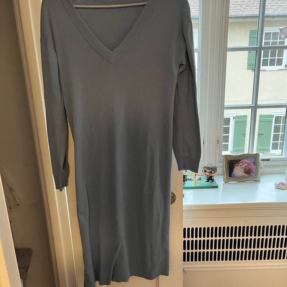 Chic Long Sleeve V-Neck Dress in Gray